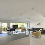 Charming 2 , 52 M2, Very Spacious, Bright And Near Sea Martinez