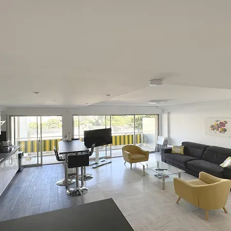 Apartmán Charming 2 , 52 M2, Very Spacious, Bright And Near Sea Martinez