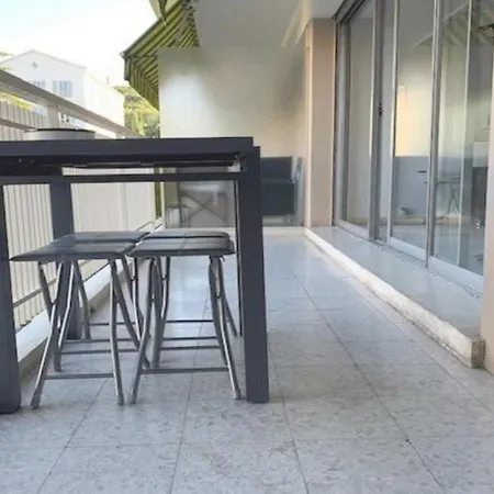 Charming 2 , 52 M2, Very Spacious, Bright And Near Sea Martinez