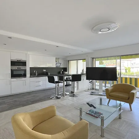 Charming 2 , 52 M2, Very Spacious, Bright And Near Sea Martinez Lägenhet
