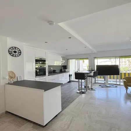Charming 2 , 52 M2, Very Spacious, Bright And Near Sea Martinez