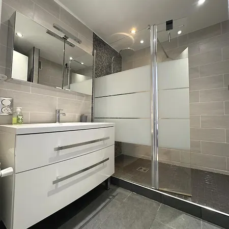 Lägenhet Charming 2 , 52 M2, Very Spacious, Bright And Near Sea Martinez Cannes