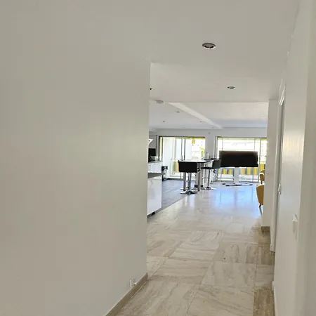 Charming 2 , 52 M2, Very Spacious, Bright And Near Sea Martinez Lägenhet