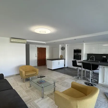 Charming 2 , 52 M2, Very Spacious, Bright And Near Sea Martinez Lägenhet