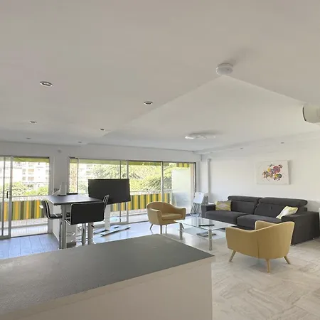 Charming 2 , 52 M2, Very Spacious, Bright And Near Sea Martinez